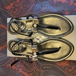 New Unworn Vince Camuto Vo-Ianna Sandal in Black Patent Includes Box